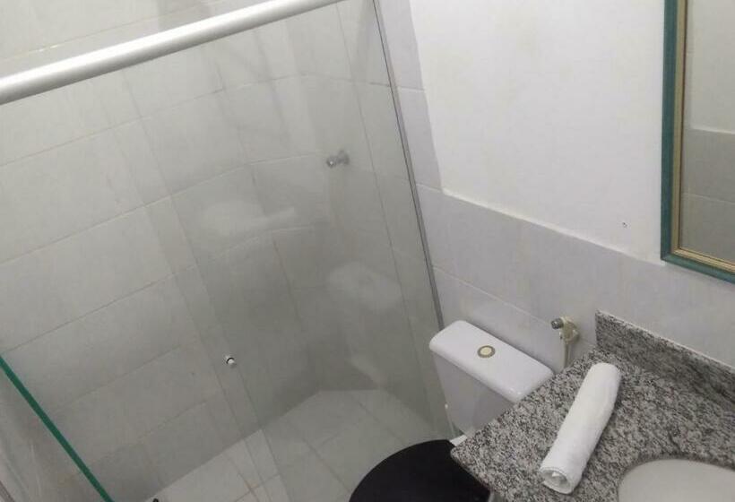 标准三人间, Hospedaria Cosanostra