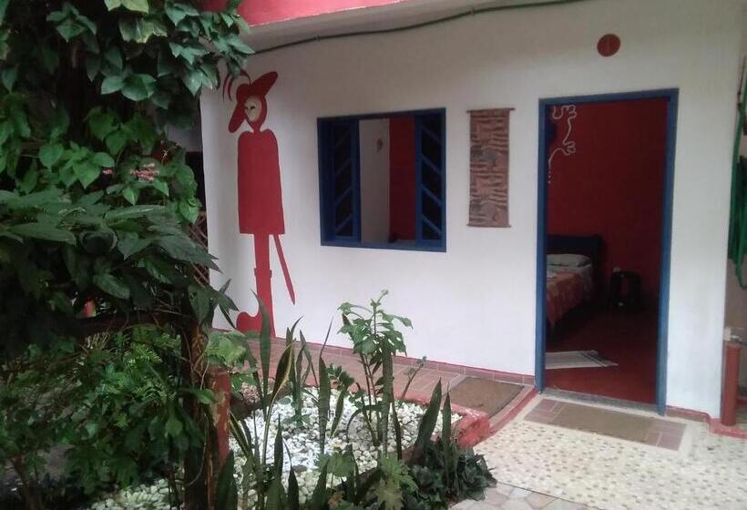 标准三人间, Hospedaria Cosanostra