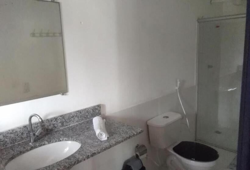 标准三人间, Hospedaria Cosanostra