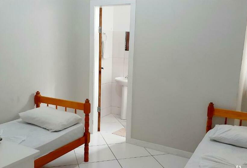 컴포트 룸, Bella Júlia