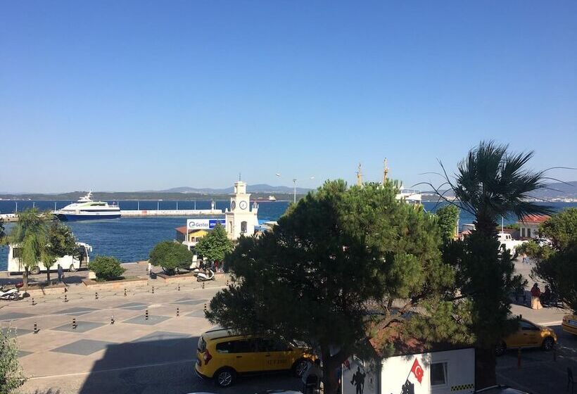 スタンダードトリプルルーム, Boss