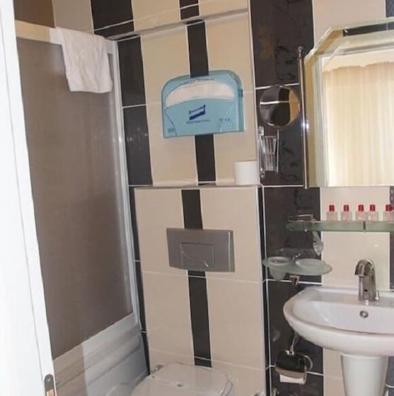 スタンダード5人部屋, Boss