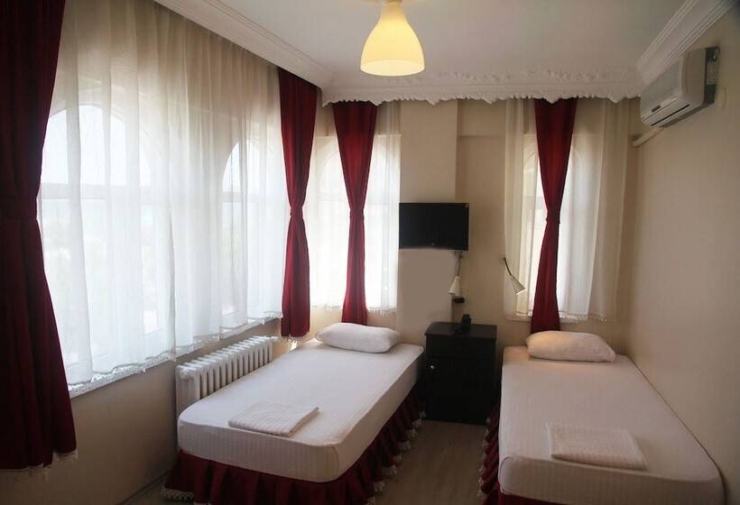 スタンダードトリプルルーム, Boss