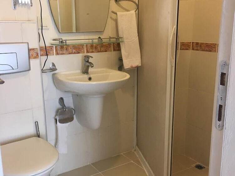 スタンダード5人部屋, Boss