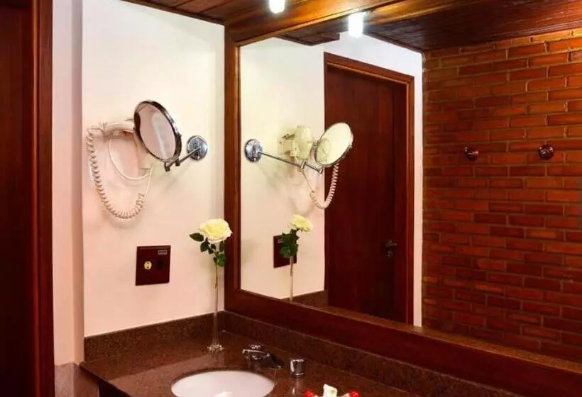 Suite with Hot Tub, Girassol