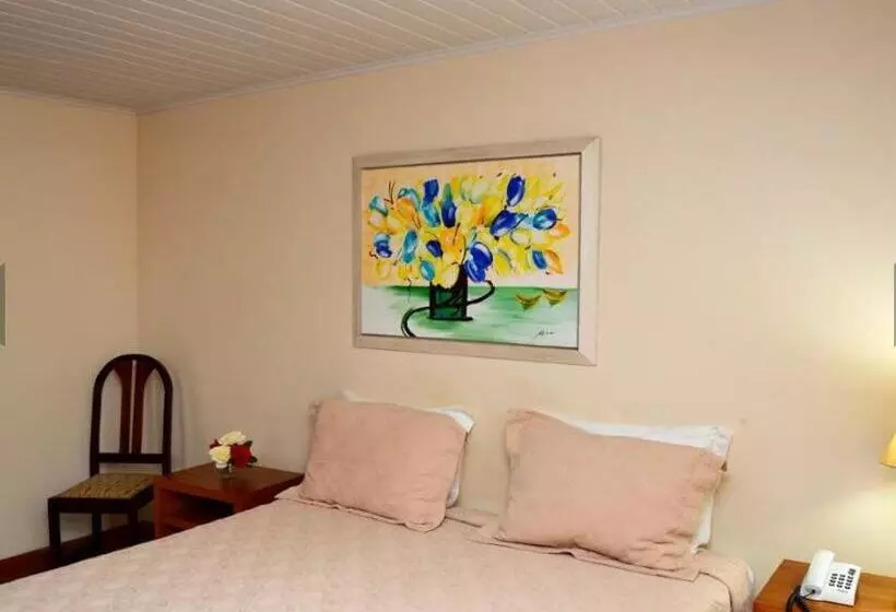 Suite with Hot Tub, Girassol