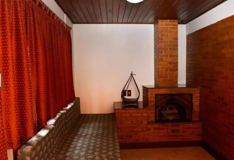 Suite with Hot Tub, Girassol