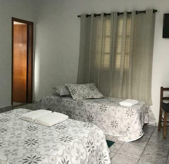 Pokój Czteroosobowy Standard, Sion