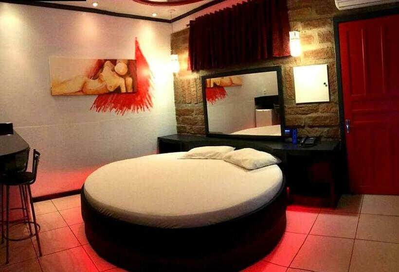 جناح مزود بجاكوزى, Motel Casa De Pedra