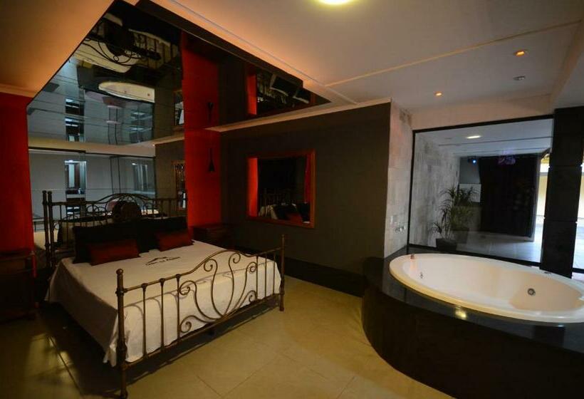 جناح مزود بجاكوزى, Motel Casa De Pedra