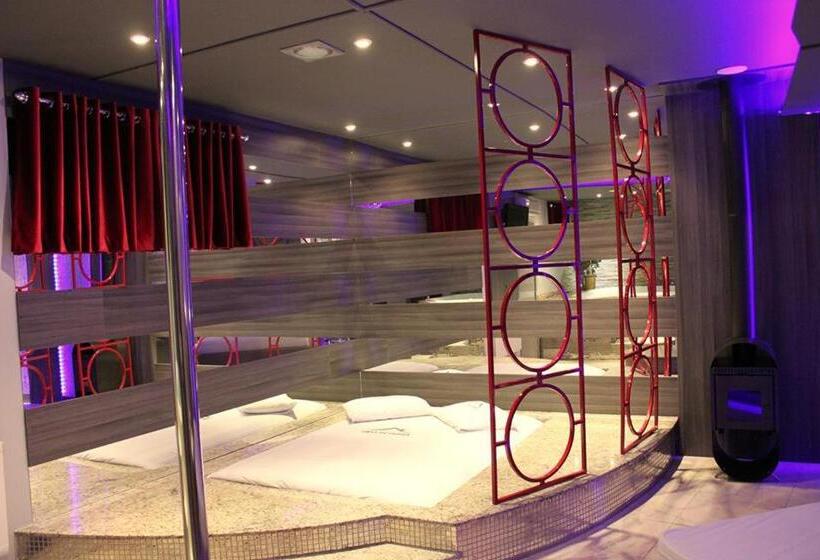 جناح مزود بجاكوزى, Motel Casa De Pedra