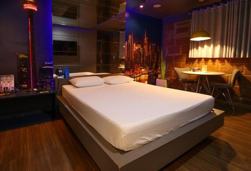 جناح مزود بجاكوزى, Motel Casa De Pedra