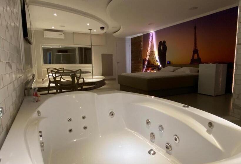 جناح مزود بجاكوزى, Motel Casa De Pedra