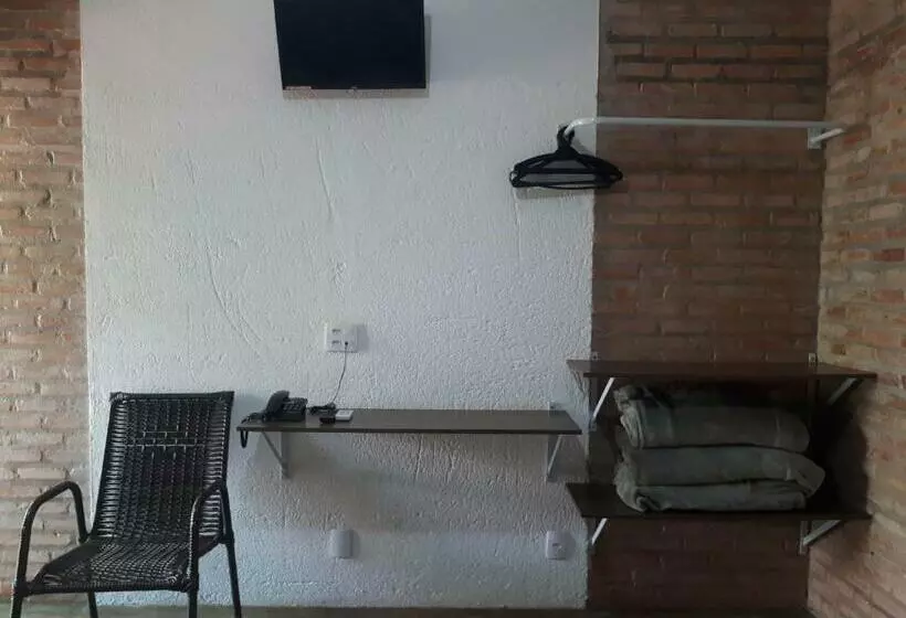 Standard Yhden Hengen Huone, Pousada Nuporanga