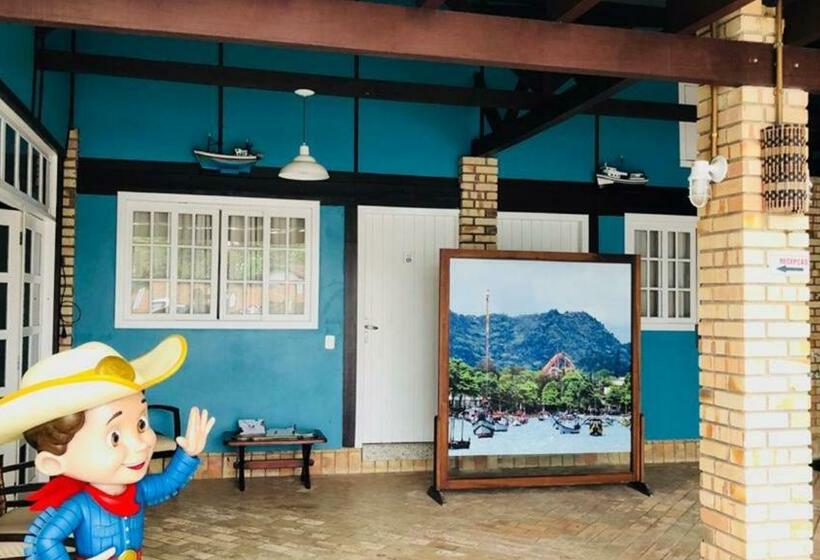 غرفة قياسية ثلاثية, Pousada Quinta Da Baleeira Mais Parque Terra Atlântica