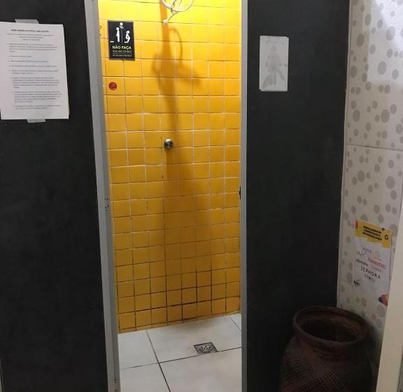 经济房, Rock! And Hostel Bh