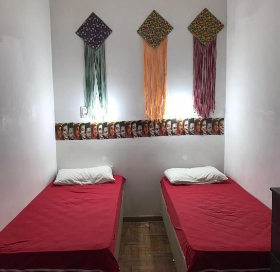 经济房, Rock! And Hostel Bh