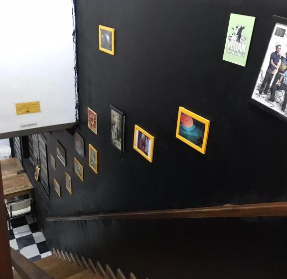 共用房间的床, Rock! And Hostel Bh