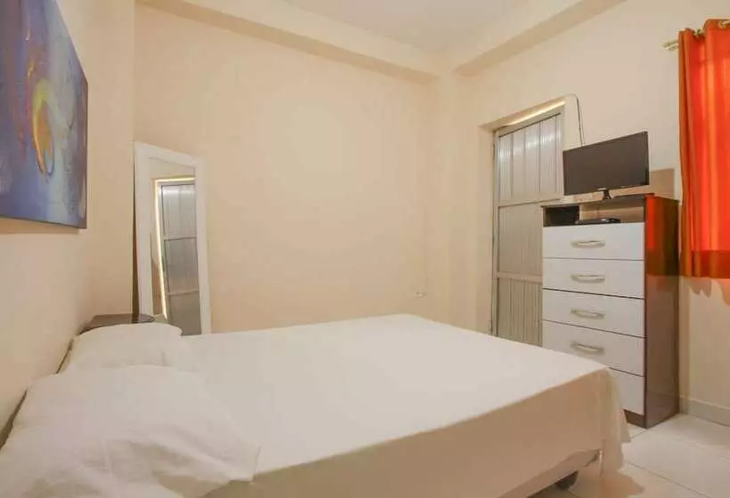 Classic-perhehuone, Santos Hostel