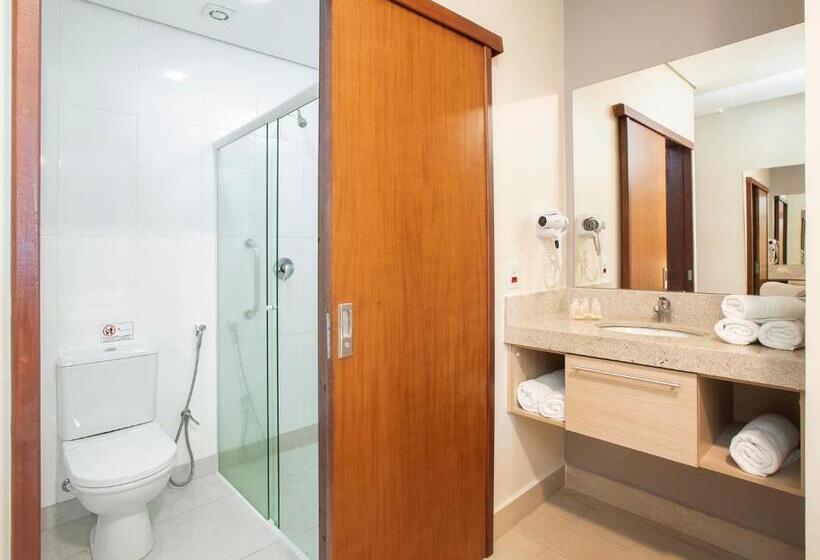 חדר סטנדרט לשלושה עם נוף לבריכה, Valinhos Plaza