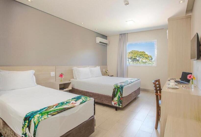 חדר סטנדרט לשלושה עם נוף לבריכה, Valinhos Plaza