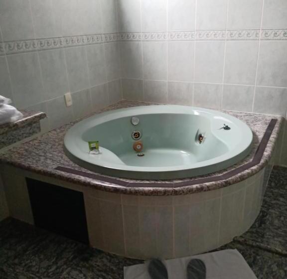 سوئیت با وان آب گرم, Magnus Norte