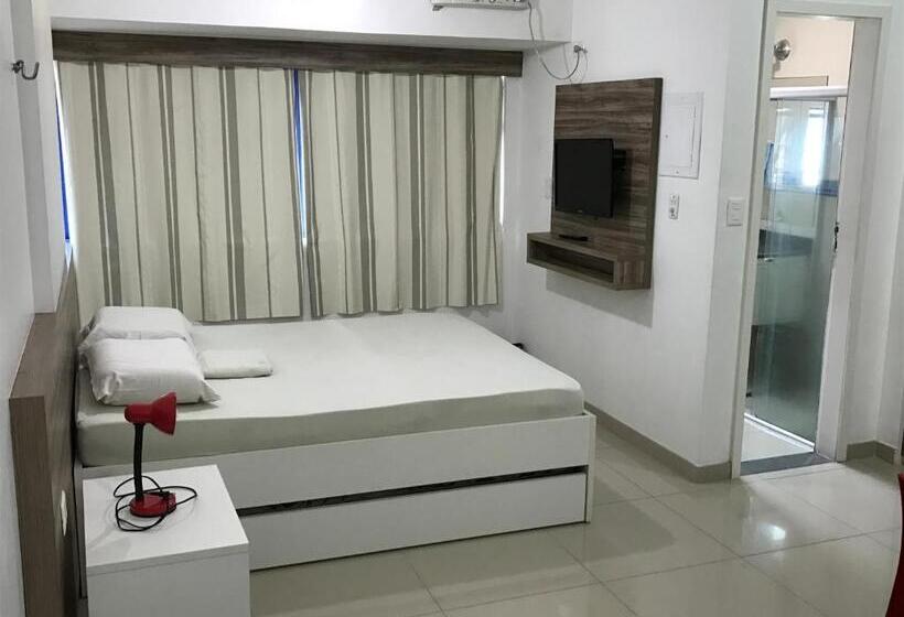 استودیوی استاندارد با چشم‌انداز دریا, Studio Everest Flats