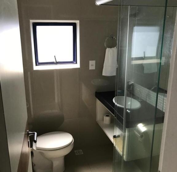 استودیوی استاندارد با چشم‌انداز دریا, Studio Everest Flats