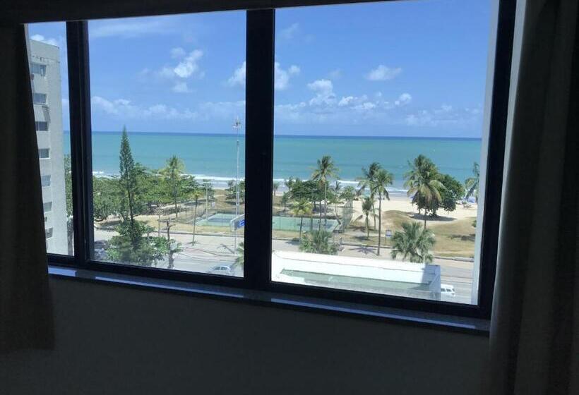 اتاق لوکس, Studio Everest Flats