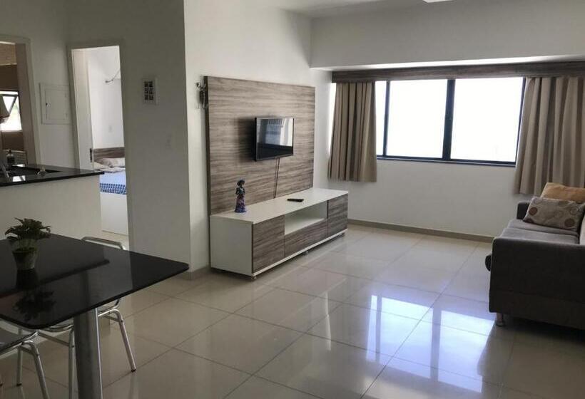 اتاق لوکس, Studio Everest Flats