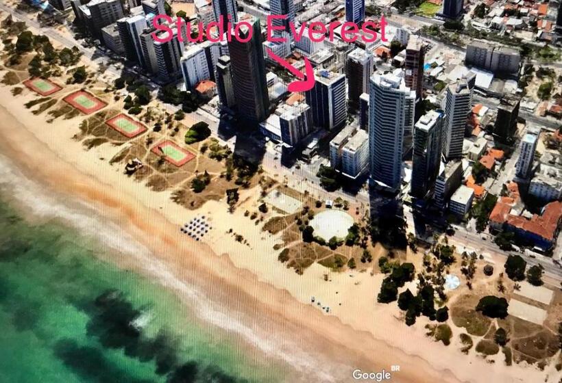 استودیوی استاندارد با چشم‌انداز دریا, Studio Everest Flats