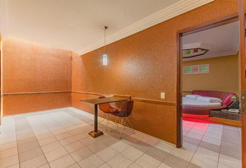 اتاق لوکس, Dreams Motel