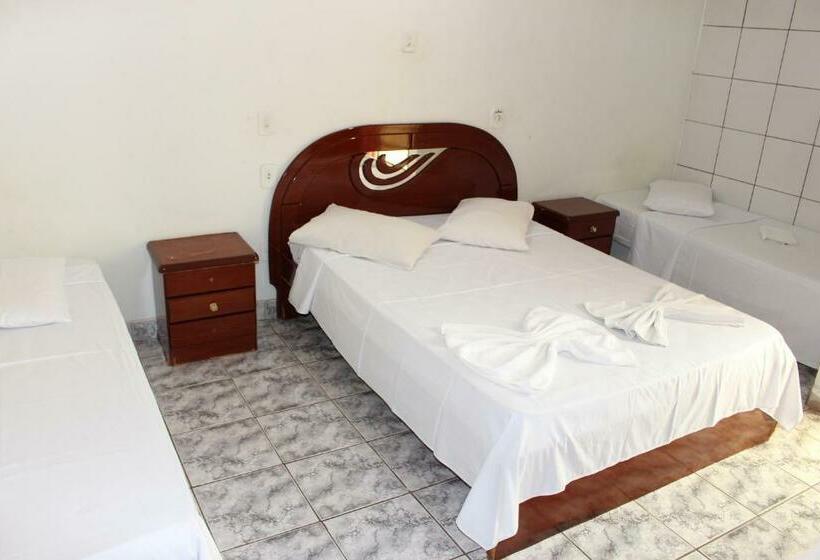 スタンダードトリプルルーム, Bica Pau