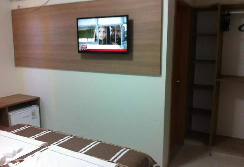 اتاق لوکس خانوادگی, Di Napoli Plaza
