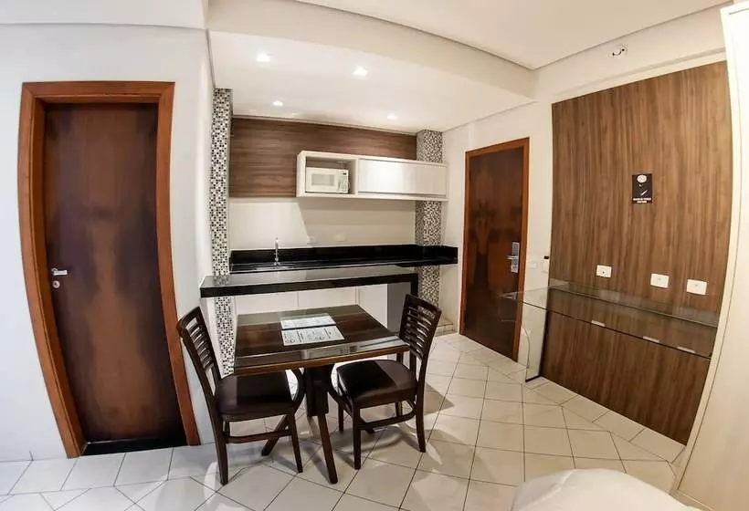 デラックスの４人部屋, London Hotel Londrina