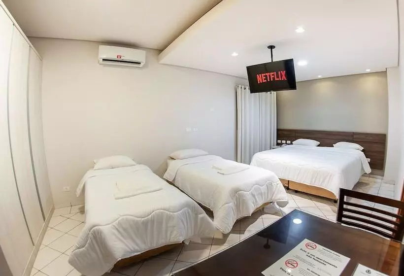 デラックスの４人部屋, London Hotel Londrina