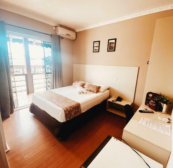 Трехместный Номер Стандарт с Балконом, Lorimar