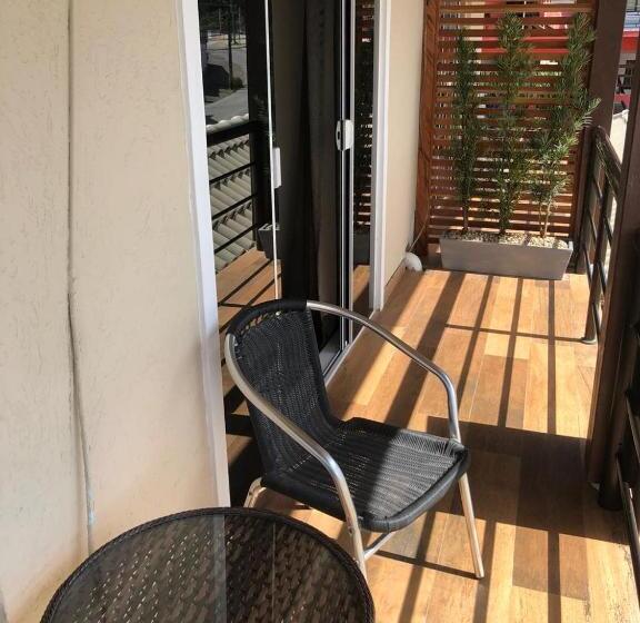 Трехместный Номер Стандарт с Балконом, Lorimar