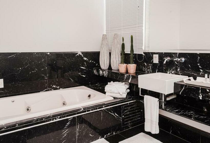 جناح مزود بجاكوزى, Mara Turismo