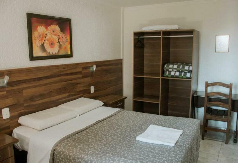 デラックストリプルルーム, Masseilot