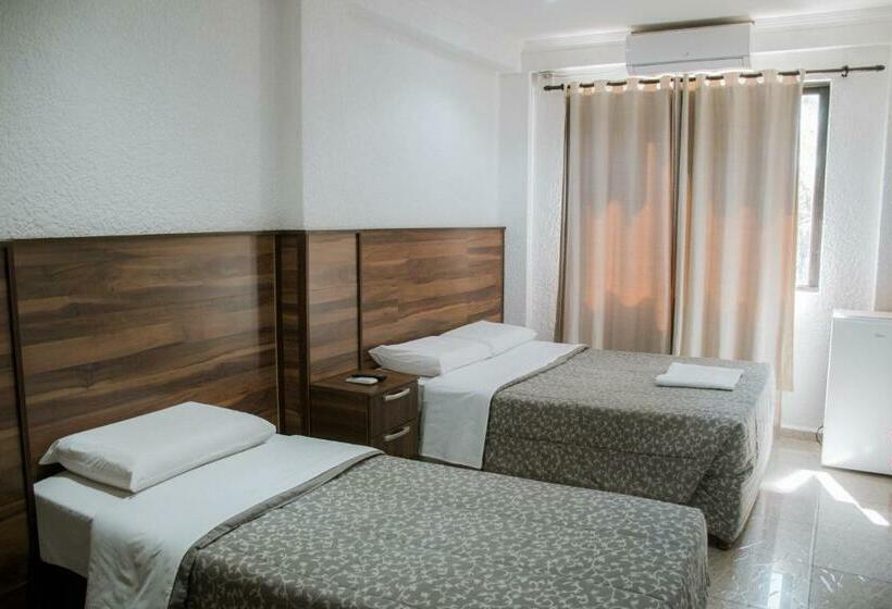 デラックストリプルルーム, Masseilot