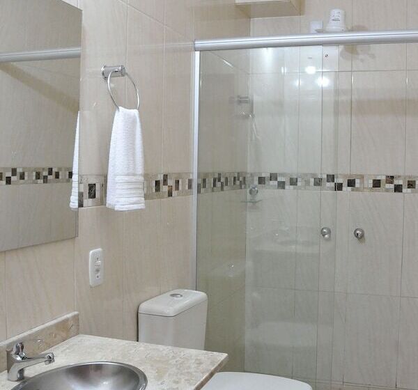 デラックスの4人部屋, Masseilot