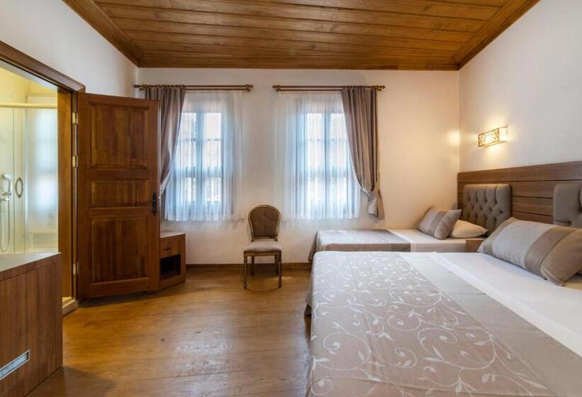 スタンダードトリプルルーム, Armistis