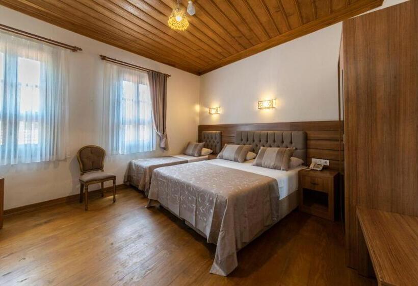 スタンダードトリプルルーム, Armistis