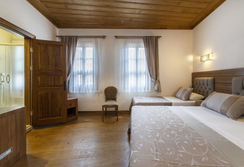 スタンダードトリプルルーム, Armistis