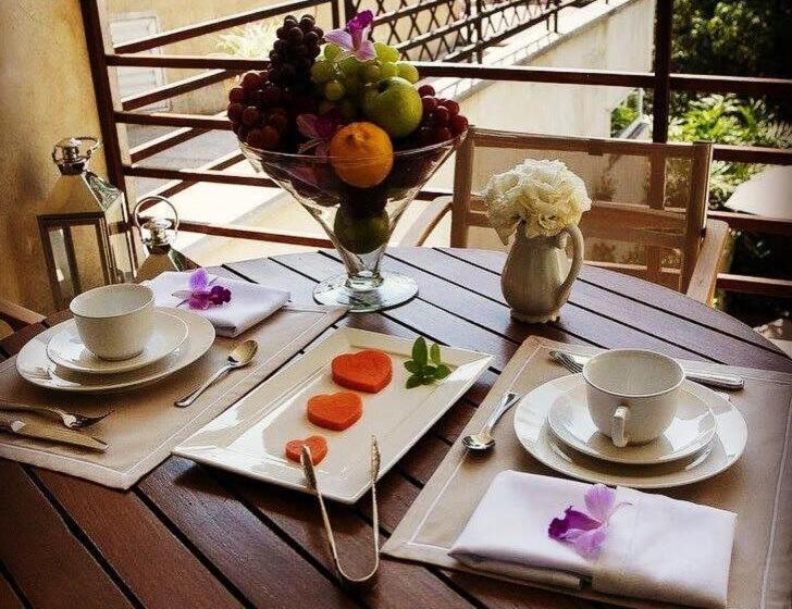 디럭스 스위트, Abayomi