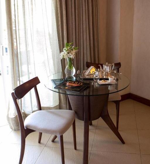 디럭스 스위트, Abayomi