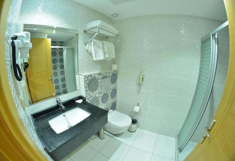 基本三人间, Bayazıt