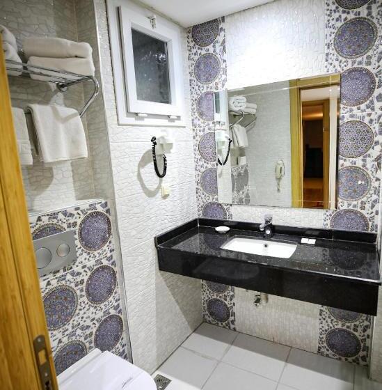 基本三人间, Bayazıt