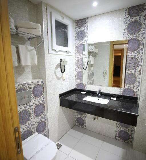 基本三人间, Bayazıt